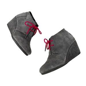 Toms Desert Wedge Suede Lace-Up Booties Grey w/ Hot Pink Laces size 6